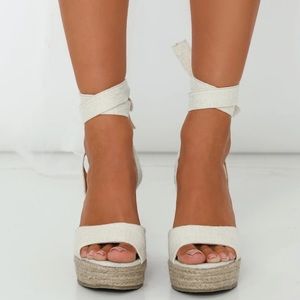 BILLINI SKYROS WEDGES OFF WHITE LINEN // Like New.. Size 8